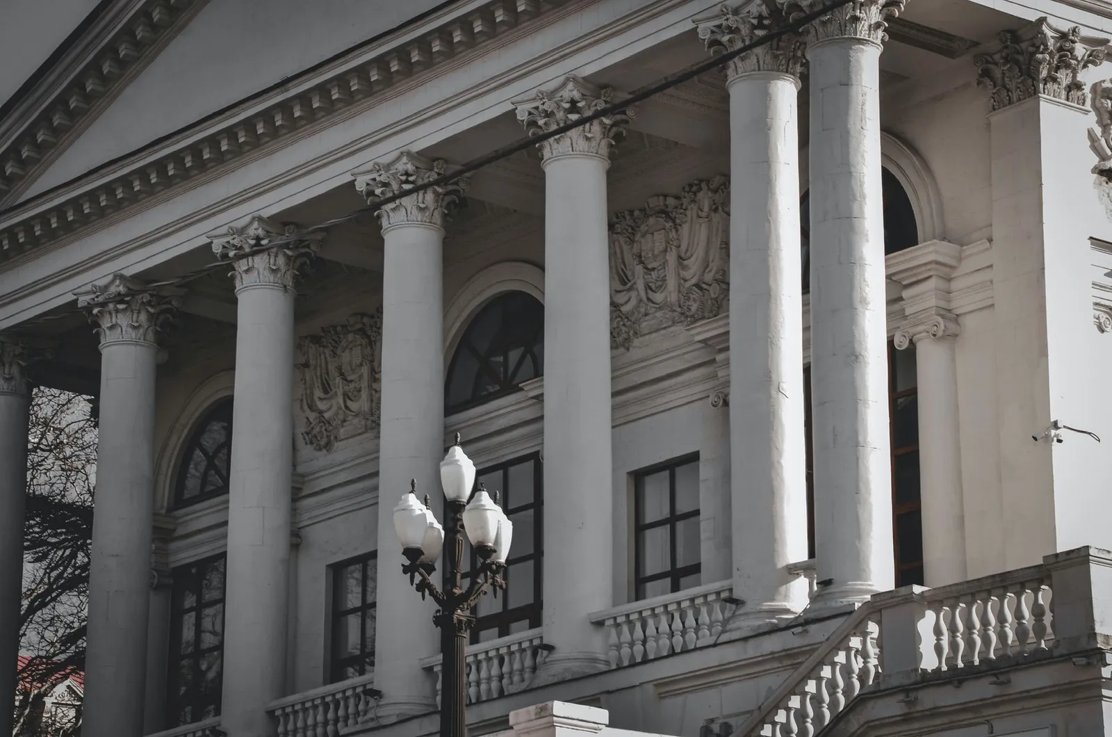 Row of Corinthian columns across the front of a neoclassical stone building