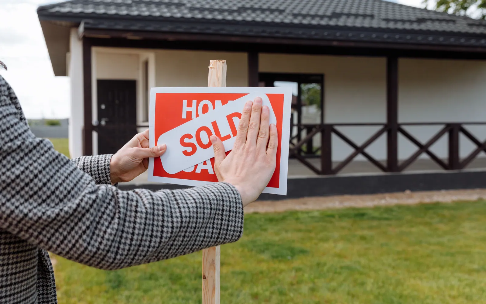 House with a sold sign in the yard